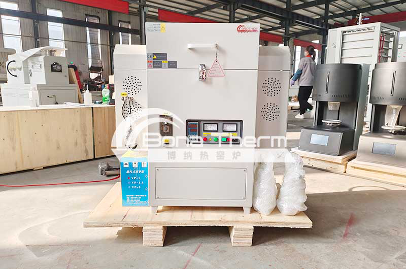 广东客户定制的1600℃管式真空炉